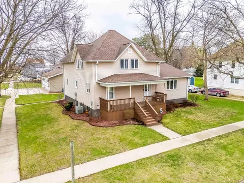 246 Briggs Ave, Readlyn, IA 50668