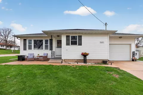 1620 6th St, Gilbertville, IA 50634