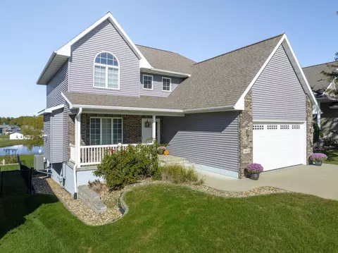 5612 Summerland Dr, Waterloo, IA 50701