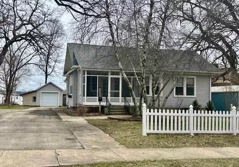 206 East St, Decorah, IA 52101