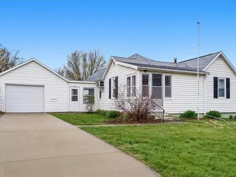 605 Pine St, Reinbeck, IA 50669