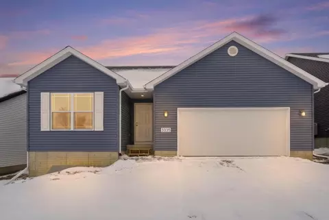 2814 Autumn Woods Dr, Cedar Falls, IA 50613