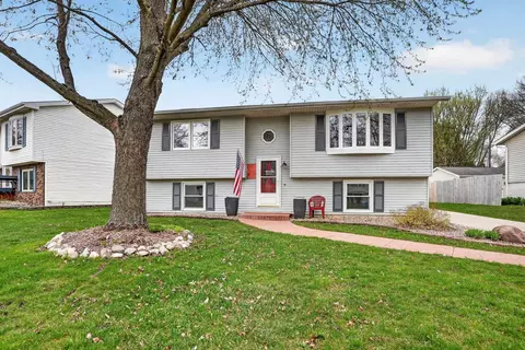 3021 Valley High Dr, Cedar Falls, IA 50613