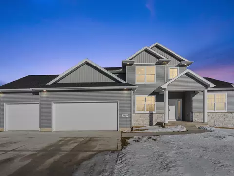 5429 Fernwood Dr, Cedar Falls, IA 50613