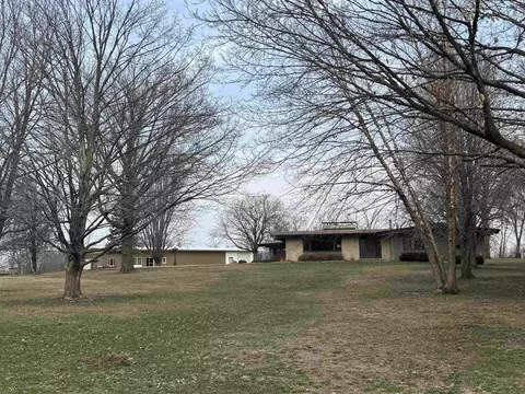 521 Sunset Pl, Charles City, IA 50616