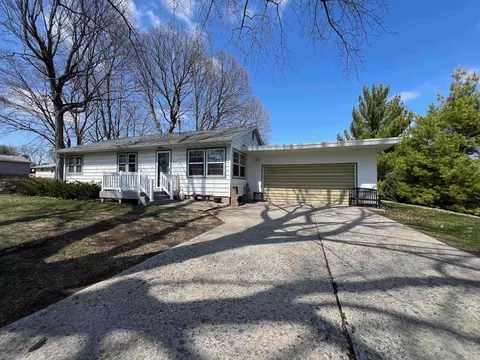 505 W Clark St, Fayette, IA 52142