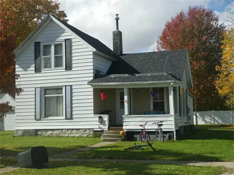 427 S Tama St, Manchester, IA 52057