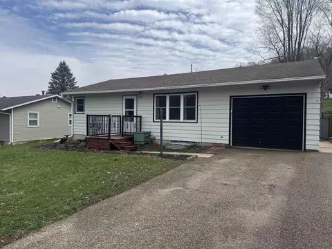 1110 S Mill St, Decorah, IA 52101