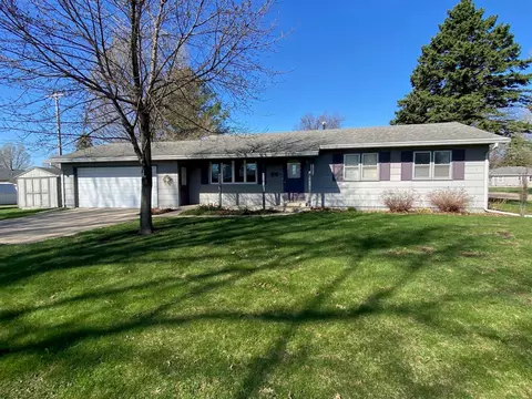 403 S 11th St, Osage, IA 50461