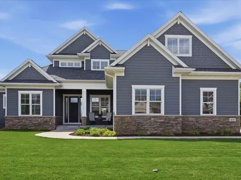 4141 Wynnewood Dr, Cedar Falls, IA 50613