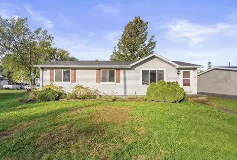 1749 N Raymond Rd, Dewar, IA 50623
