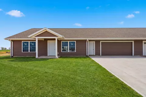 1303 Joes Cir, Manchester, IA 52057
