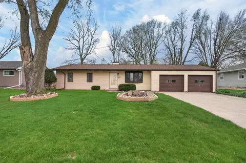 4317 Hillside Dr, Cedar Falls, IA 50613