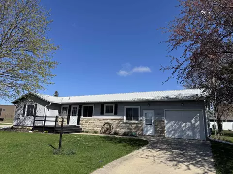 1111 5th Ave, Ackley, IA 50601