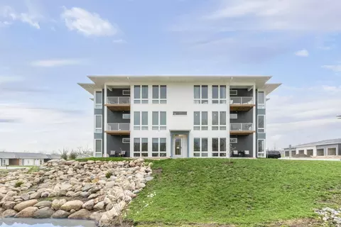 4025 Cedar Heights Dr #8, Cedar Falls, IA 50613