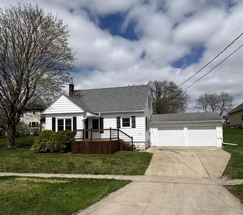 103 Cedar St, West Union, IA 52175