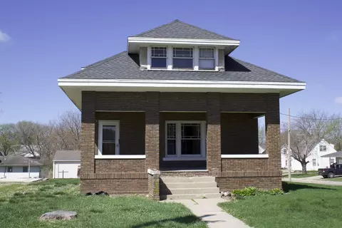 713 S Adams St, Wellsburg, IA 50680