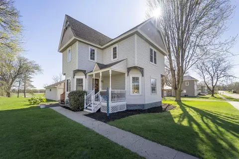 413 Wapsie St, Sumner, IA 50674