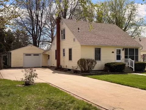1034 Hawley St, Jesup, IA 50648