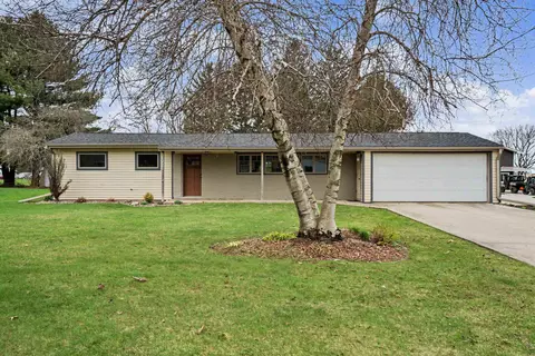 102 Howard St, Monona, IA 52159