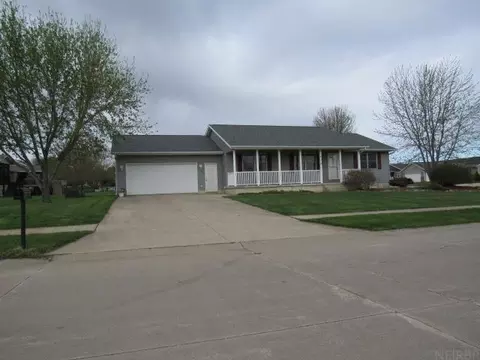 835 Breckenridge Dr, Monticello, IA 52310