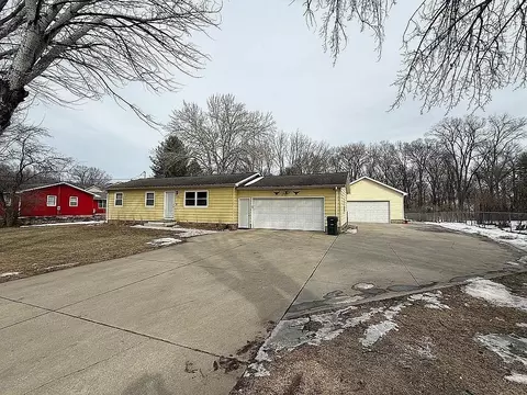 1325 Western, Cedar Falls, IA 50613
