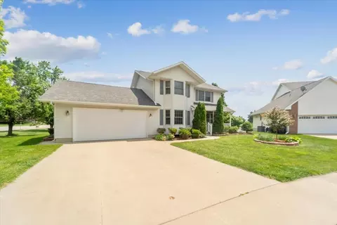 4710 Donald Dr, Cedar Falls, IA 50613