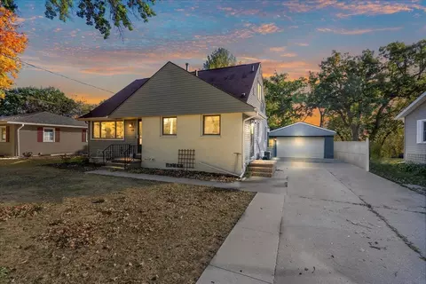 132 Desoto Ave, Waterloo, IA 50701