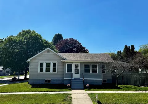 509 S Mill St, Decorah, IA 52101