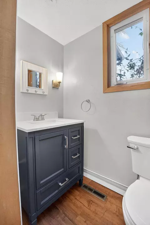 Bath - 324 Progress Ave, Waterloo, IA 50701 photo 2 of 4