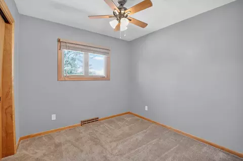 Bedroom - 324 Progress Ave, Waterloo, IA 50701 photo 4 of 9