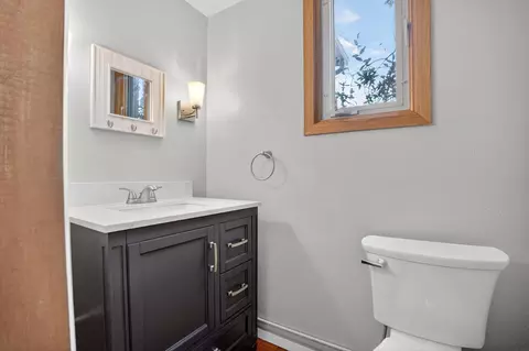 Bath - 324 Progress Ave, Waterloo, IA 50701 photo 1 of 4