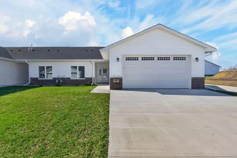 455 Autumn Ln #6, Cedar Falls, IA 50613