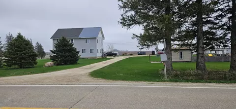 2806 Union Ave, Fredericksburg, IA 50630