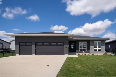 2219 Vera Way, Cedar Falls, IA 50613