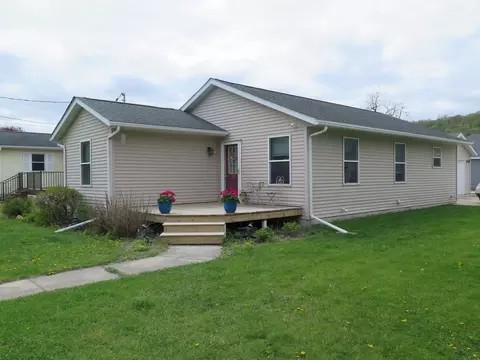 801 River St, Decorah, IA 52101