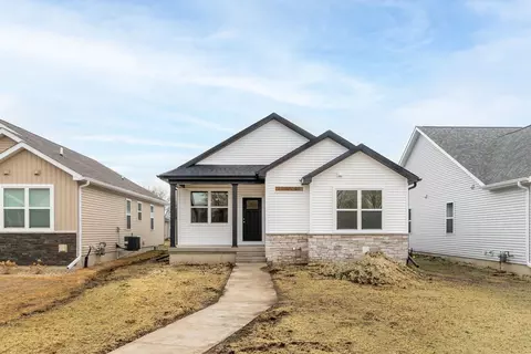 116 Axlewood Dr, Waterloo, IA 50701