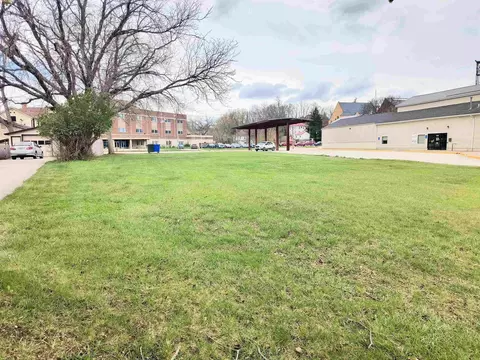 337 Washington, Decorah, IA 52101 photo 3