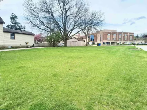 337 Washington, Decorah, IA 52101 photo 2