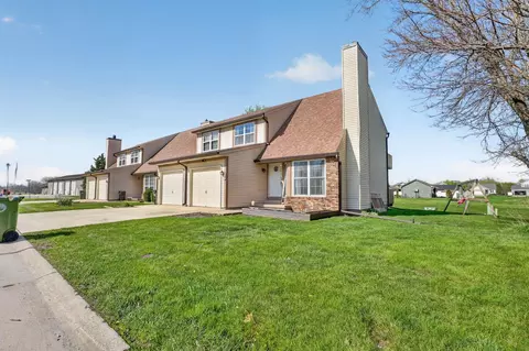 4707 Twin Pines Dr, Waterloo, IA 50701