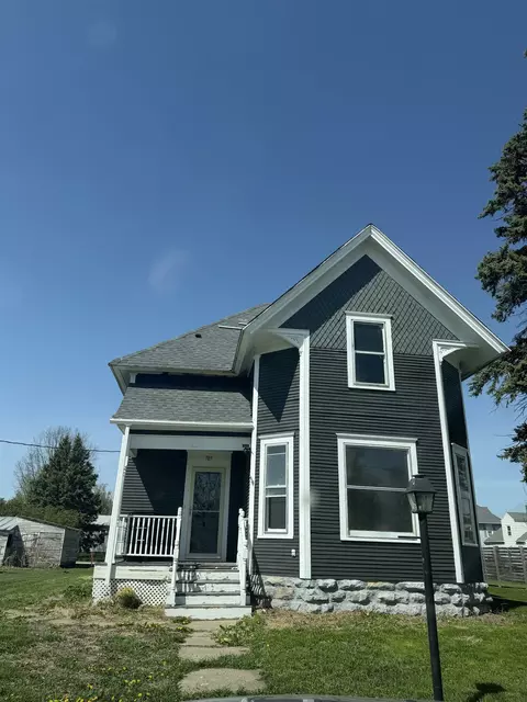 705 Crisman St, Dysart, IA 52224
