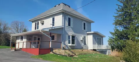 397 Williams Creek Rd, Postville, IA 52162