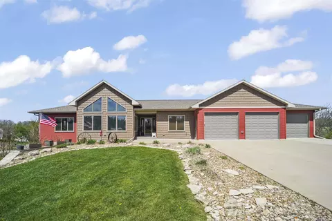 101 Ruth Rd, Waverly, IA 50677