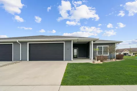 514 Autumn Ln, Cedar Falls, IA 50613