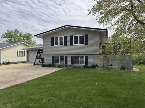 401 Sunny Lane St, Denver, IA 50622