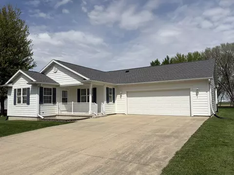 127 W 4th St, Wellsburg, IA 50680