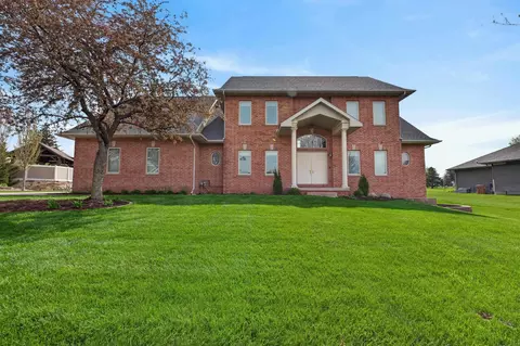 5025 S Fork Ln, Waterloo, IA 50701