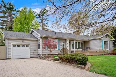 207 Martin Rd, Waterloo, IA 50701