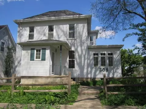 308 N Chestnut St, Monticello, IA 52310