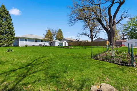Exterior - 807 Maynard Ave, Waterloo, IA 50701 photo 4 of 6